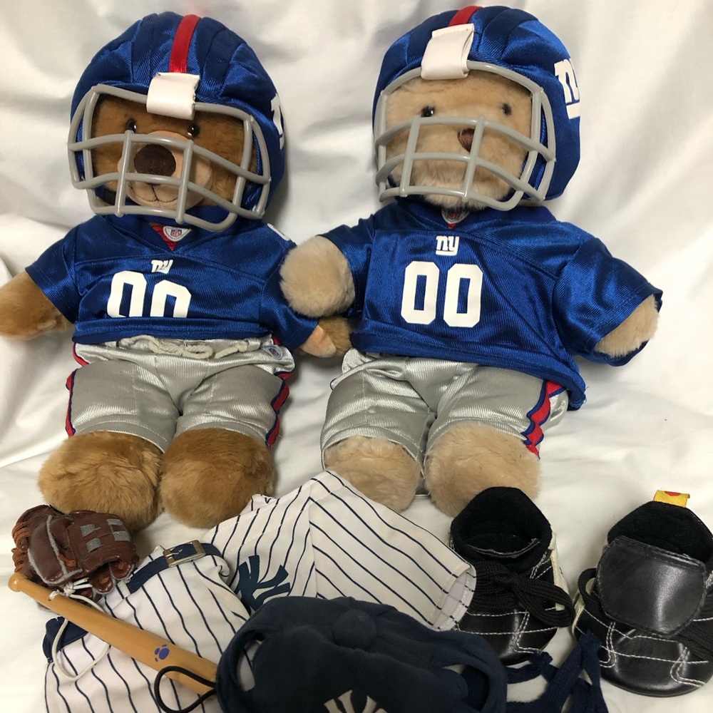 Build a Bear set Giants and Yankee outfits Classic brown and tan bears